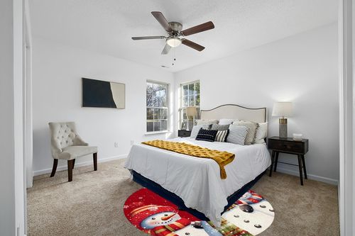 Red Snowman Round Area Rug 6ft,Washable Outdoor Indoor Carpet Runner Rug for Bedroom,Kitchen,Bathroom,Living/Dining/Laundry Room,Office,Area+Rug Large Bath Door Mat Christmas Snowflake Berry in White and Yellow Modern Bedroom