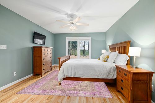 Well Woven Nile Gila Machine Washable Vintage Bohemian Medallion Oriental Pink Flat-Weave Distressed 7'7" X 9'6" Area Rug in Teal and Orange Wood Bedroom