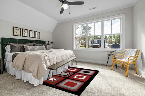 United Weavers Dallas Spaces Accent Rug in Grey Traditional Bedroom with King Bed