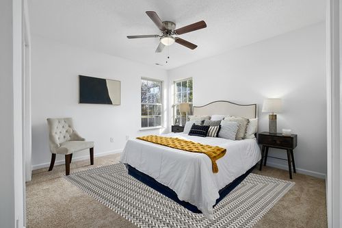 JONATHAN Y SMB206B-8 Chevron Modern Concentric Square Braided Indoor Outdoor Area Rug, Farmhouse Traditional Easy Clean,Bedroom,Kitchen,Backyard,Patio,Non Shedding 8 X 10, Black/Light Gray in White and Yellow Modern Bedroom