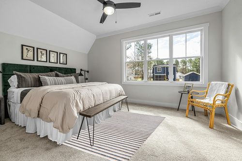 Benjara Azu 5 x 8 Handmade Medium Area Rug, Classic Stripes, Aqua, Ivory,White and Blue in Grey Traditional Bedroom with King Bed