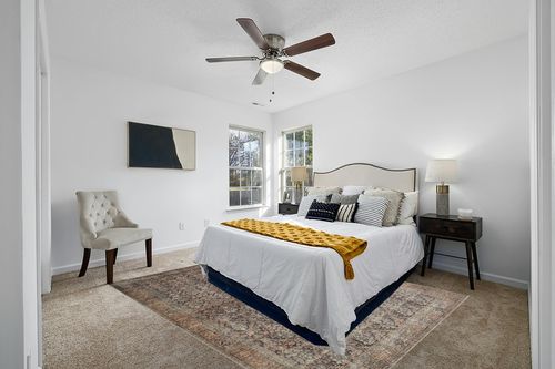 ‎Ink / Salmon ‎Oriental  ‎Living Room ‎Area Rug in White and Yellow Modern Bedroom