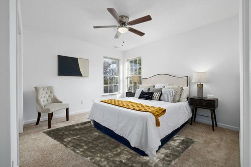 Paris Shag Collection 6' x 9' Silver in White and Yellow Modern Bedroom