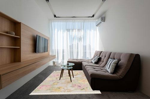 SAFAVIEH Kenya Collection Area Rug - 6' x 9', Pink & Grey, Hand-Knotted Floral Tassel Wool, Ideal for High Traffic Areas in Living Room, Bedroom (KNY802P) in Grey Living Room with Brown Couch