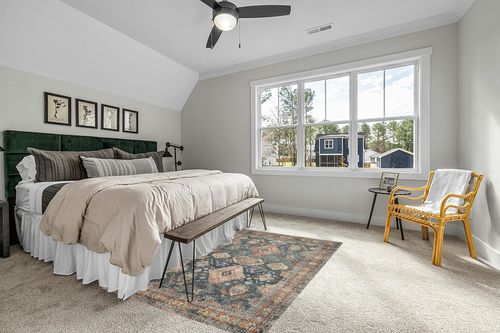 Loloi II Skye Collection SKY-10 SEA / RUST, Traditional 5'-0" x 7'-6" Area Rug in Grey Traditional Bedroom with King Bed