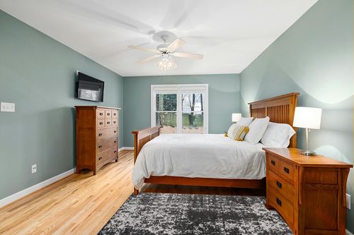 nuLOOM Deedra Modern Abstract Area Rug, 4x6, Dark Grey in Teal and Orange Wood Bedroom