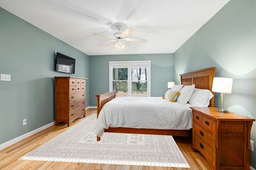 Well Woven Loop-De-Loop Carina Tribal Medallion Beige Kilim-Style 7'10" x 10'6" Area Rug in Teal and Orange Wood Bedroom