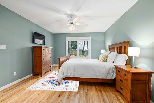 nuLOOM Marj Southwestern Kids Machine Washable Area Rug, 5x8, White Multi in Teal and Orange Wood Bedroom