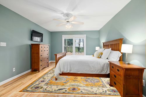 Rugs.com Paragon Collection Rug – 9' x 12' Yellow Medium-Pile Rug Perfect for Living Rooms, Large Dining Rooms, Open Floorplans in Teal and Orange Wood Bedroom