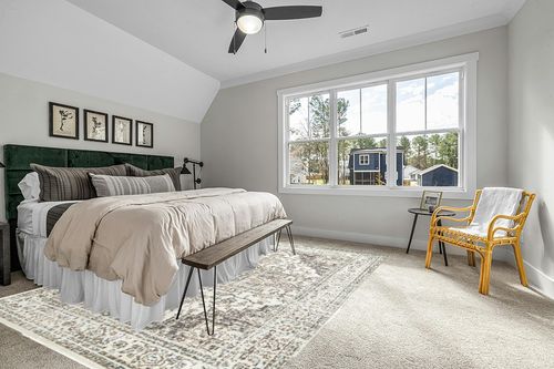 nuLOOM Tanith Vintage Medallion Area Rug, 9x12, Cream in Grey Traditional Bedroom with King Bed