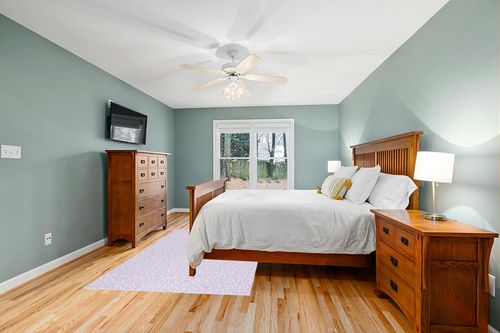 Safavieh Faux Hide Collection Area Rug - 5' x 8', Ivory & Pink, Leopard Rustic Design, Non-Shedding & Easy Care, Machine Washable Ideal for High Traffic Areas in Living Room, Bedroom (FAH505B) in Teal and Orange Wood Bedroom