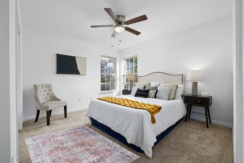 Bloom Rugs Caria Washable Non-Slip 4x6 Rug - Brick/Dark Blue Area Rug for Living Room, Bedroom, Dining Room and Kitchen - Exact Size: 4' x 6' in White and Yellow Modern Bedroom