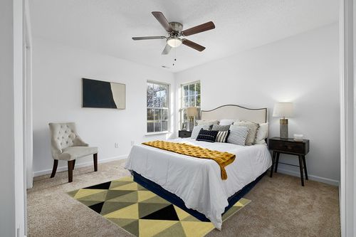 Well Woven Reita Green & Black Modern Geometric Triangle Boxes Beveled Pattern Area Rug 5x7 (5'3" x 7'3") in White and Yellow Modern Bedroom