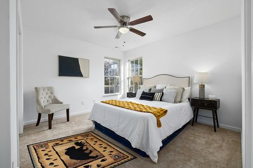 Rustic Lodge Log Cabin Bear and Cub Area Rug Carpet (3 Feet 10 Inch X 5 Feet 2 Inch) in White and Yellow Modern Bedroom