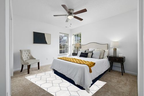 nuLOOM Veronica Geometric Honeycomb Area Rug, 5x8, Blue in White and Yellow Modern Bedroom