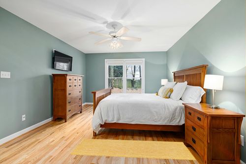 Unique Loom Collection Casual Transitional Solid Heathered Indoor/Outdoor Flatweave Area Rug (2' x 6' 1" Runner, Corn Harvest Yellow) in Teal and Orange Wood Bedroom