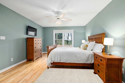 nuLOOM Daniela Farmhouse Chunky Jute Area Rug, 4' x 6', Off-white in Teal and Orange Wood Bedroom