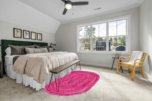 Safavieh Braided Collection Area Rug - 5' x 8' Oval, Pink & Fuchsia, Handmade Country Farmhouse Reversible Cotton, Ideal for High Traffic Areas in Living Room, Bedroom (BRD452U) in Grey Traditional Bedroom with King Bed