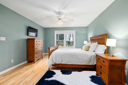 Safavieh Faux Hide Collection Accent Rug - 4' x 6', Ivory & Dark Blue, Non-Shedding & Easy Care, Machine Washable Ideal for High Traffic Areas in Entryway, Living Room, Bedroom (FAH548A) in Teal and Orange Wood Bedroom