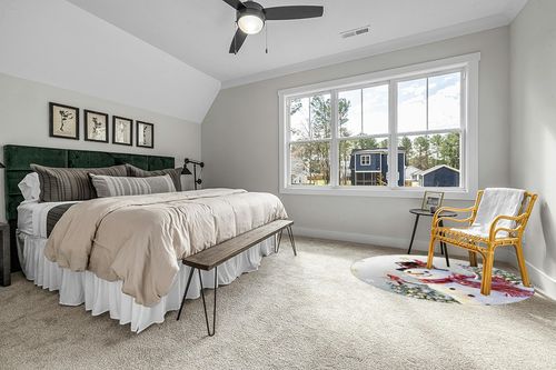 Christmas Snowman Round Area Rug 6ft,Washable Outdoor Indoor Carpet Runner Rug for Bedroom,Kitchen,Bathroom,Living/Dining/Laundry Room,Office,Area+Rug Large Bath Door Mat Snowflake Pine Tree Grey in Grey Traditional Bedroom with King Bed