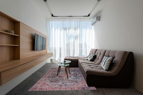 SAFAVIEH Tucson Collection Area Rug - 6' x 9', Dark Green & Rust, Persian Design, Non-Shedding Machine Washable & Slip Resistant Ideal for High Traffic Areas in Living Room, Bedroom (TSN175Y) in Grey Living Room with Brown Couch