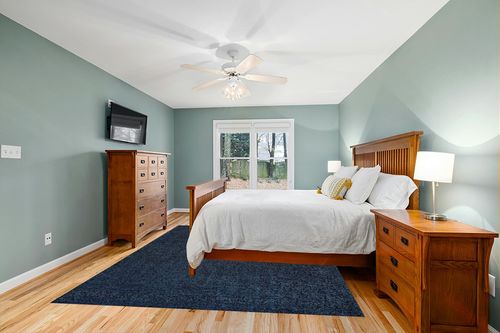 JONATHAN Y SEU100C-8 Haze Solid Low-Pile Indoor Area-Rug Casual Contemporary Solid Traditional Easy-Cleaning Bedroom Kitchen Living Room Non Shedding, 8 ft x 10 ft, Navy in Teal and Orange Wood Bedroom