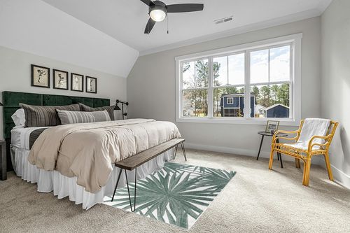 Rugshop Tropical Leaves Nature Inspired Indoor/Outdoor Area Rug 5' x 7' Green in Grey Traditional Bedroom with King Bed