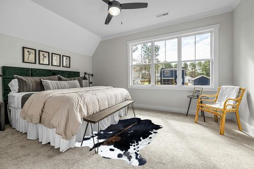 bonanza leathers Genuine Cowhide Rug Dark Tricolor Size S/L/XL 5X6/6X7/7X8 FT (XL) in Grey Traditional Bedroom with King Bed