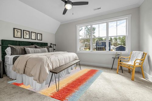 SAFAVIEH Windsor Collection Area Rug - 8' x 10', Yellow & Purple, Shabby Chic Boho Distressed Design, Non-Shedding & Easy Care, Ideal for High Traffic Areas in Living Room, Bedroom (WDS304C) in Grey Traditional Bedroom with King Bed