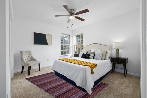 SAFAVIEH Himalaya Collection Area Rug - 5' x 8', Purple & Multi, Handmade Wool, Ideal for High Traffic Areas in Living Room, Bedroom (HIM702A) in White and Yellow Modern Bedroom