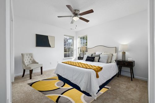 Yellow Contemporary Stain Resistant, non slip Area Rug in White and Yellow Modern Bedroom