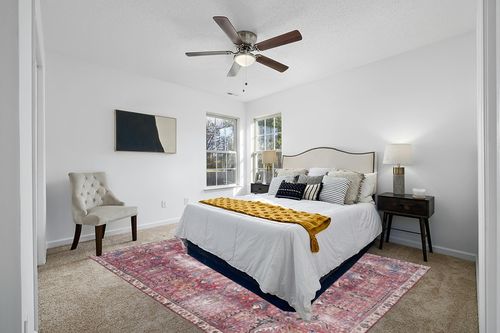 Safavieh Tucson Collection Area Rug - 8' x 10', Red & Beige, Persian Distressed Design, Non-Shedding Machine Washable & Slip Resistant Ideal for High Traffic Areas in Living Room, Bedroom (TSN174Q) in White and Yellow Modern Bedroom