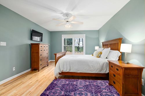 SAFAVIEH Wyndham Collection Accent Rug - 4' x 6', Purple, Handmade Modern Wool, Ideal for High Traffic Areas in Entryway, Living Room, Bedroom (WYD376J) in Teal and Orange Wood Bedroom