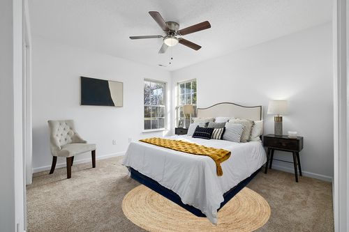 nuLOOM Rigo Hand Woven Farmhouse Jute Area Rug, 6' Round, Natural in White and Yellow Modern Bedroom