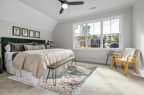 Well Woven Indira Manor Vintage Bohemian Medallion Oriental Blue 8x10 (7'10" X 9'10") Area Rug in Grey Traditional Bedroom with King Bed
