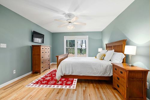 Christmas Area Rug 5 x 8, Washable Bedroom Rug Non-Slip Kitchen Rugs Non Shedding Floor Cover Mat Runner Rug for Living Room Dining Room Outdoor Carpet Seasonal Red Snowflakes Winter Xmas in Teal and Orange Wood Bedroom