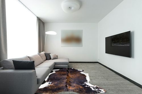 rodeo Genuine Cowhide Rug: Hand-Picked & Authentic Real Cowhide Rug for western Home Decor - Cow Hide Rug Large Sized at 6x7ft - Rustic rug, Unique, Durable, Leather Cow Carpet Rugs - Brindle cowhide rug in Modern Living Room with Grey Couch