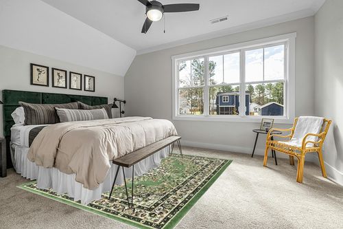 Antep Rugs Oriental 8x10 Traditional Medallion Indoor Area Rug Siesta (Green Beige, 7'10" x 10') in Grey Traditional Bedroom with King Bed