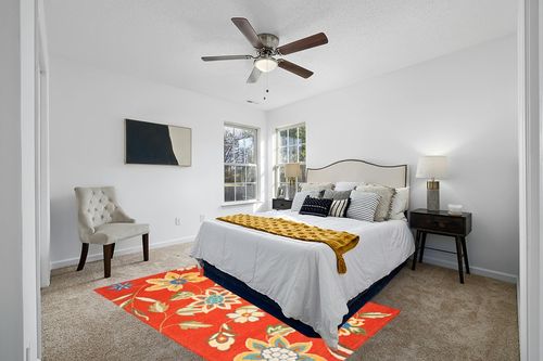 SAFAVIEH Blossom Collection 5' x 8' Rust / Multi BLM673A Handmade Premium Wool Area Rug in White and Yellow Modern Bedroom