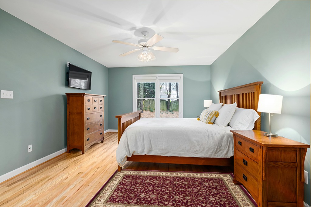 Oriental rug decorating ideas in Teal and Orange Wood Bedroom