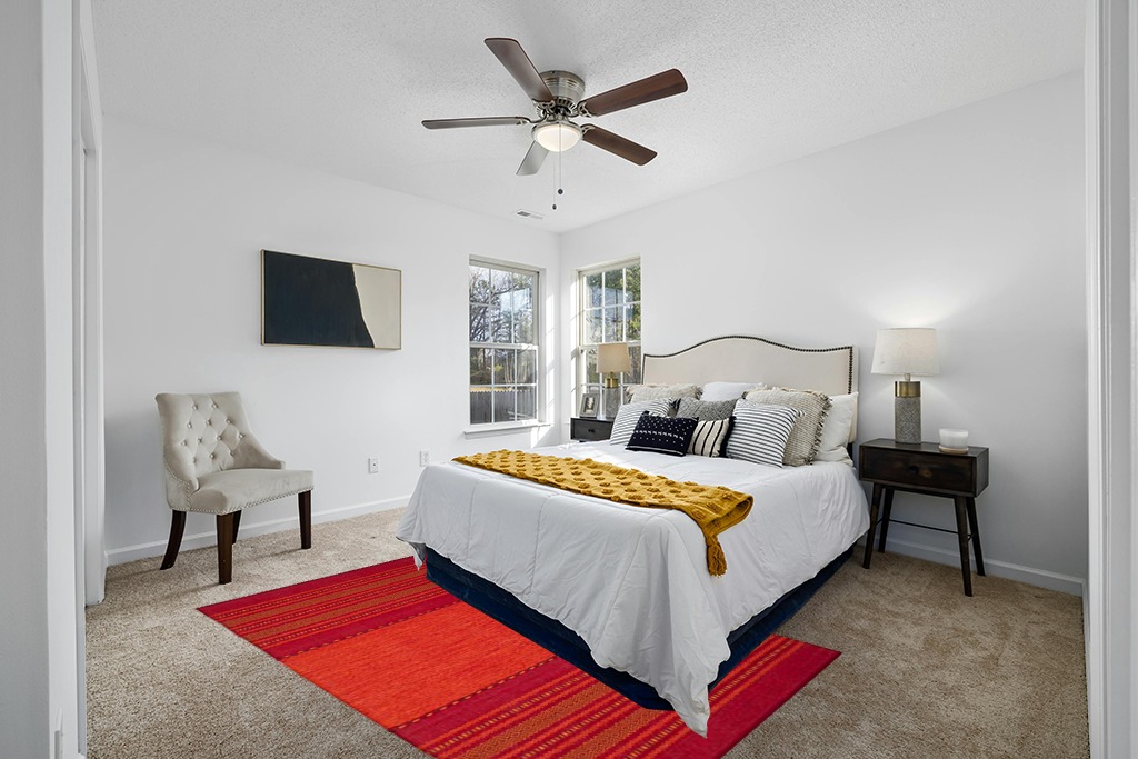 SAFAVIEH Montauk Collection Area Rug - 5' x 8', Orange & Red, Handmade Flat Weave Cotton, Ideal for High Traffic Areas in Living Room, Bedroom (MTK215A) in White and Yellow Modern Bedroom