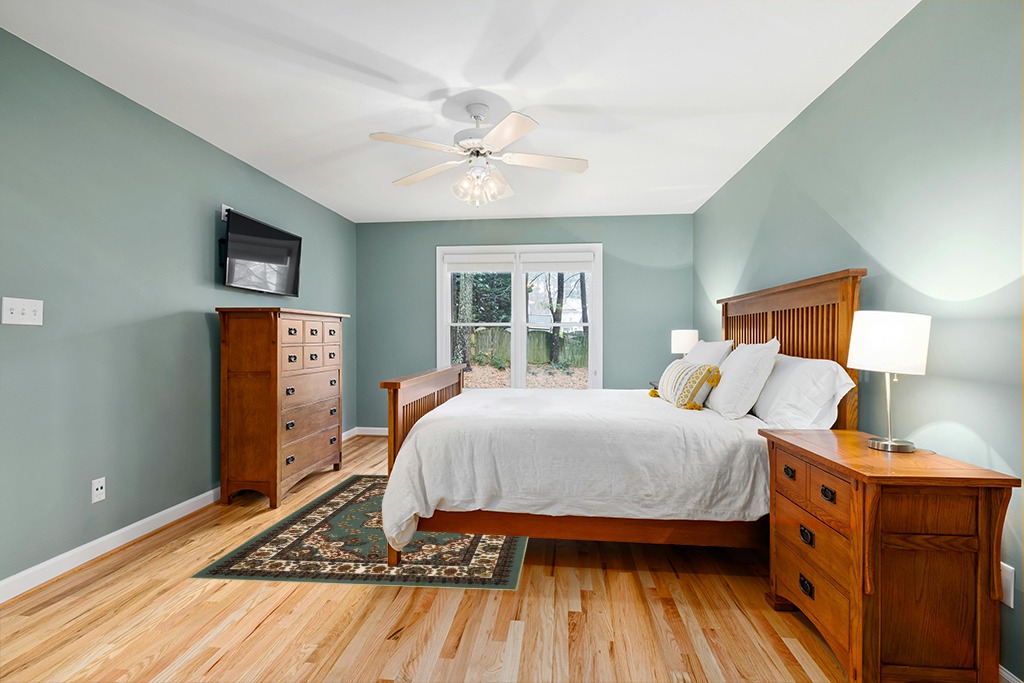 Oriental rug decorating ideas in Teal and Orange Wood Bedroom