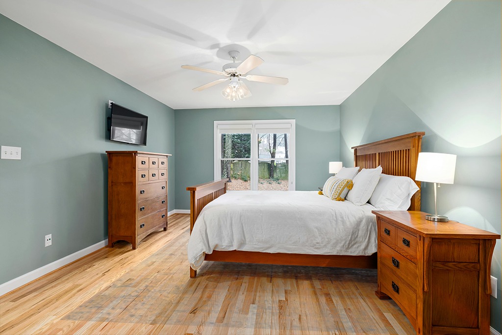Rug ideas in Teal and Orange Wood Bedroom