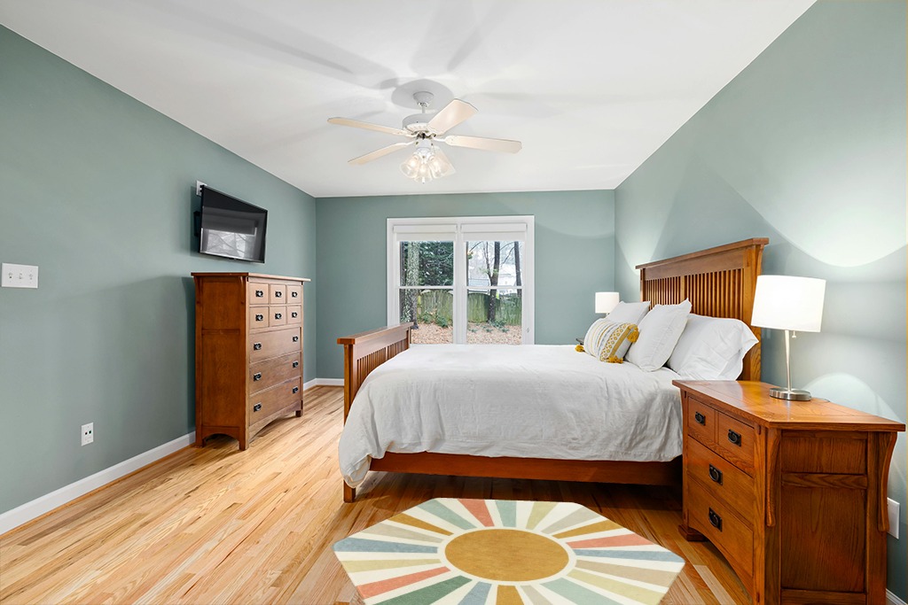 Small rug ideas in Teal and Orange Wood Bedroom