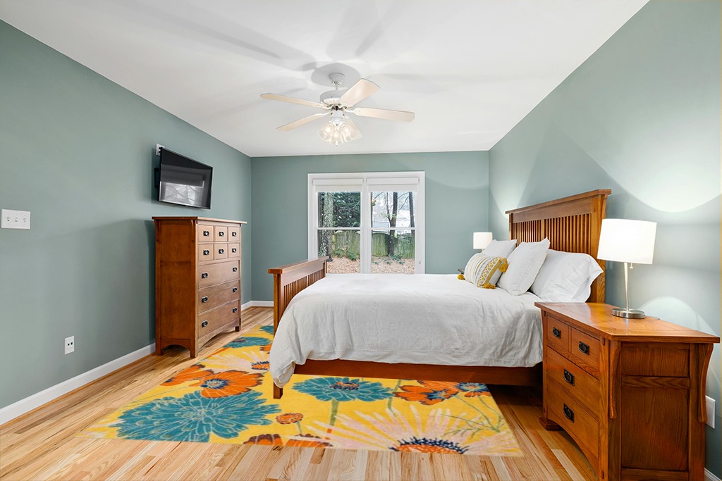 Yellow rug ideas in Teal and Orange Wood Bedroom