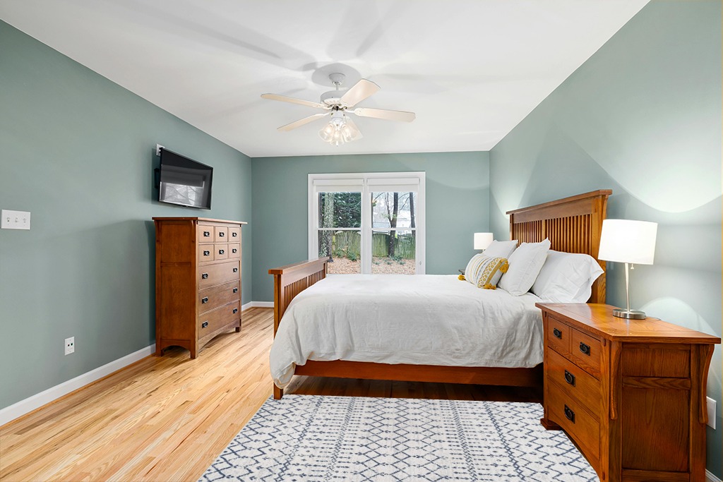 Blue rug ideas in Teal and Orange Wood Bedroom