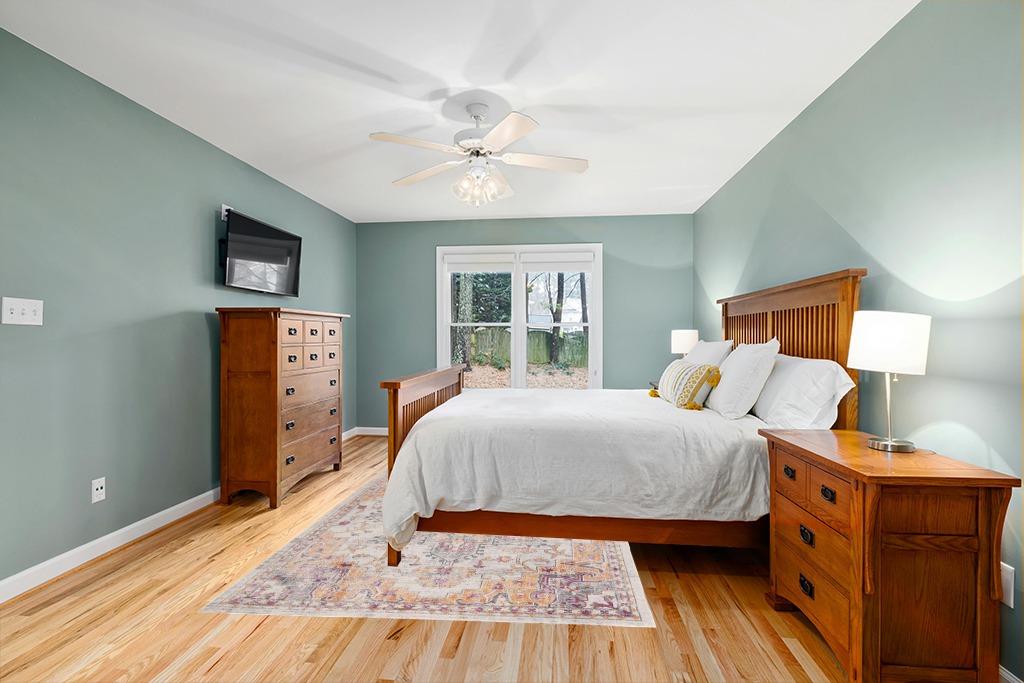 Rug ideas in Teal and Orange Wood Bedroom