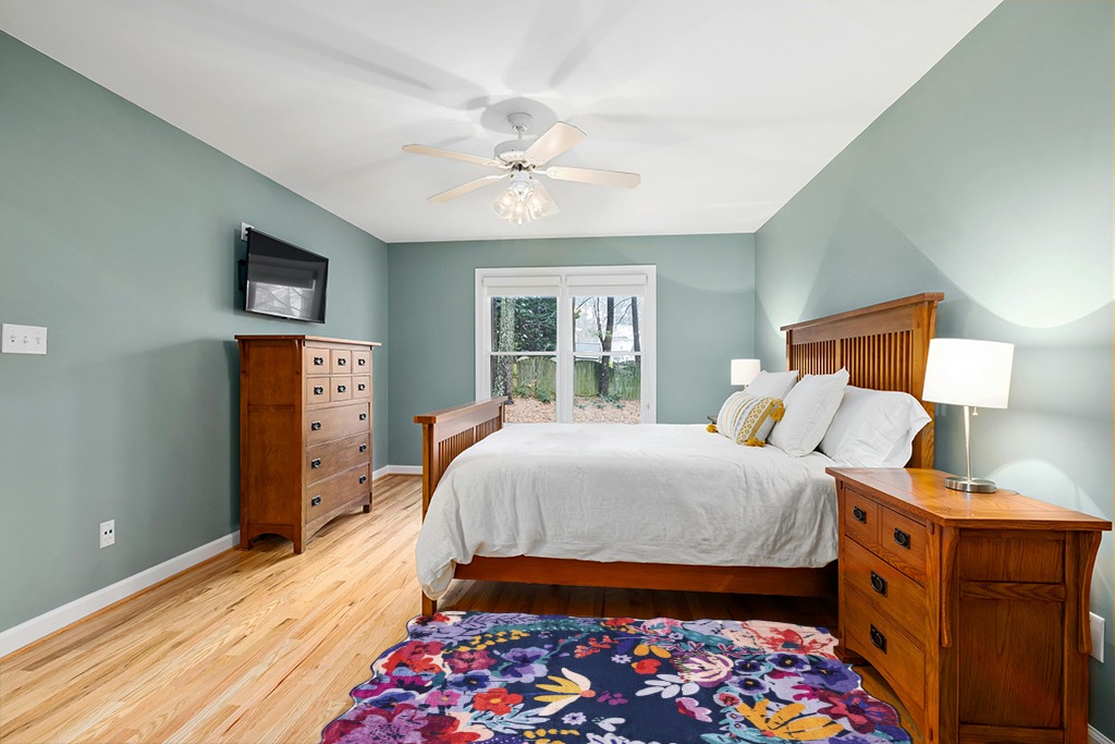 Blue rug ideas in Teal and Orange Wood Bedroom