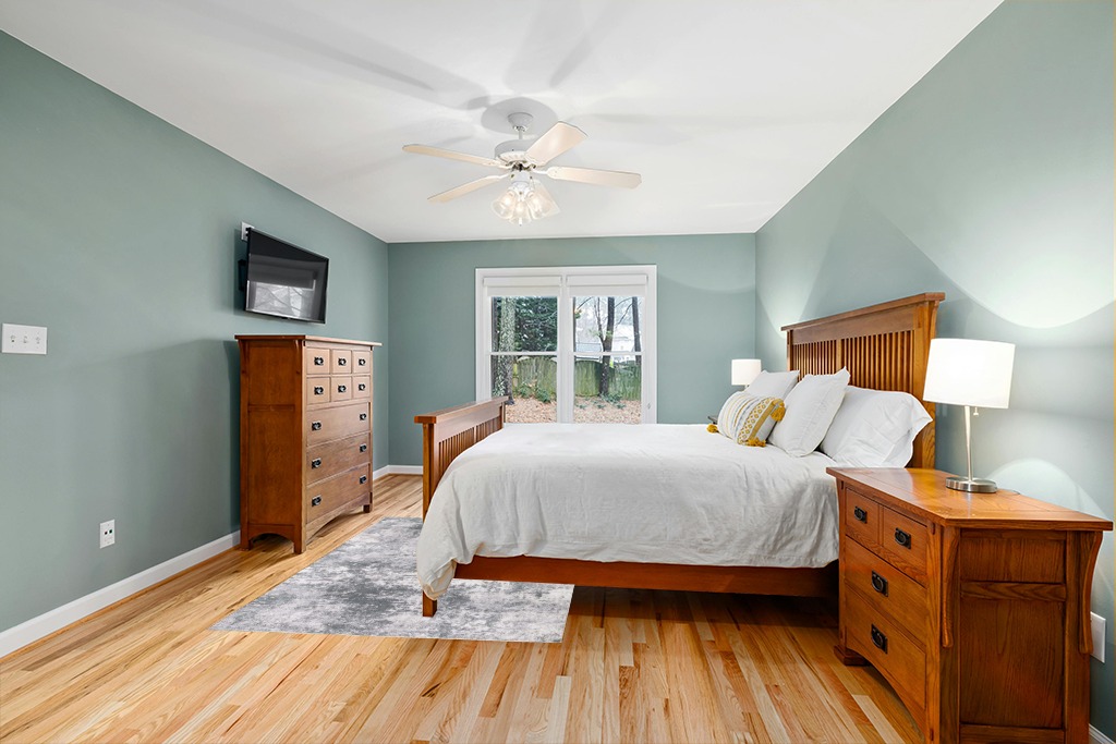 Rug ideas in Teal and Orange Wood Bedroom