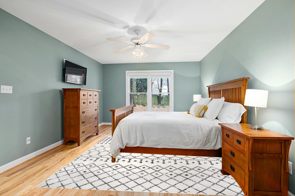 Farmhouse rug ideas in Teal and Orange Wood Bedroom